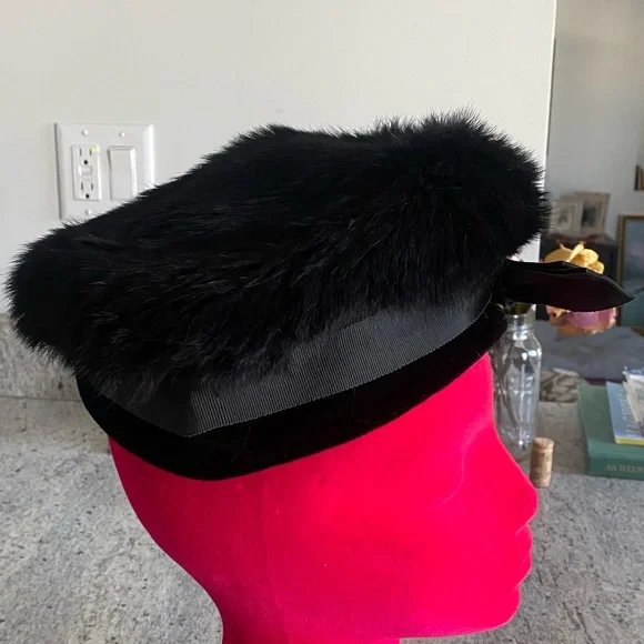 Vintage Black fur hat with bow & satin lining. Classy and cute! - Picture 4 of 7